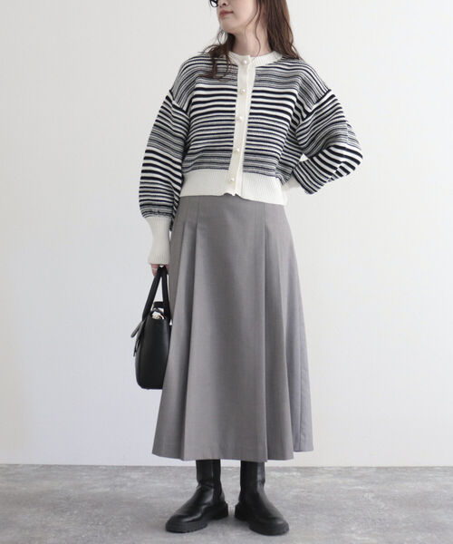 fredy emue(フレディエミュ)の「パール釦ボリュームスリーブカーディガン(カーディガン/ボレロ・レディース・オフホワイト/ブルー系その他/ホワイト系その他/ネイビー・38)」の20枚目の写真