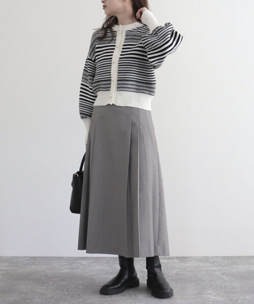 fredy emue(フレディエミュ)の「パール釦ボリュームスリーブカーディガン(カーディガン/ボレロ・レディース・オフホワイト/ブルー系その他/ホワイト系その他/ネイビー・38)」の22枚目の写真