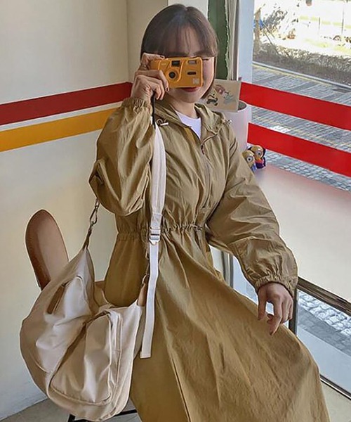 Girly Doll(ガーリードール)の「フード付きジッパーワンピース(ワンピース・レディース・グリーン/キャメル/ブラック・M/L)」の11枚目の写真