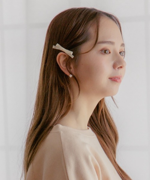 flower(フラワー)の「サテンリボンクリップ(ヘアピン・レディース・アイボリー/ブラック・FREE)」の1枚目の写真