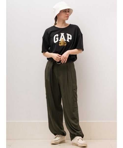 GAP（ギャップ）の「GAPアーチロゴ Tシャツ（Tシャツ/カットソー・レディース・ブラック/ホワイト/ベージュ/ネイビー・S/L/XS/M/XXS/XL）」の12枚目の写真