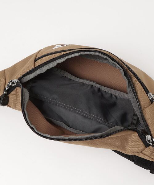 CHUMS(チャムス)の「CHUMS/チャムス ウエストバッグ RECYCLE SMALL WAIST POUCH リサイクルスモールウエストポーチ CH60-3529(ボディバッグ/ウエストポーチ・メンズ・ブラウン/ブラック/ホワイト/ネイビー/グレイッシュベージュ/ライトブルー/レッド/ブラック×ホワイト・FREE)」の11枚目の写真