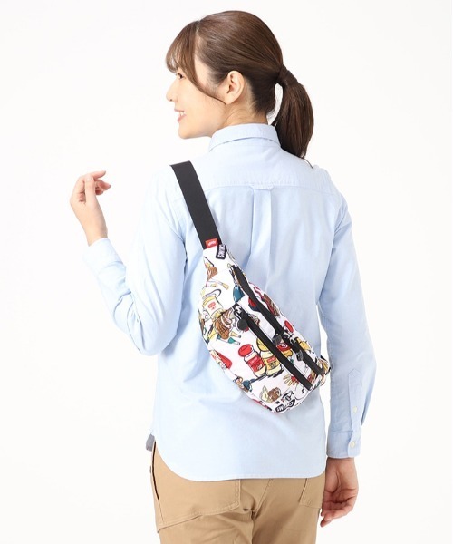 CHUMS(チャムス)の「CHUMS/チャムス ウエストバッグ RECYCLE SMALL WAIST POUCH リサイクルスモールウエストポーチ CH60-3529(ボディバッグ/ウエストポーチ・メンズ・ブラウン/ブラック/ホワイト/ネイビー/グレイッシュベージュ/ライトブルー/レッド/ブラック×ホワイト・FREE)」の19枚目の写真