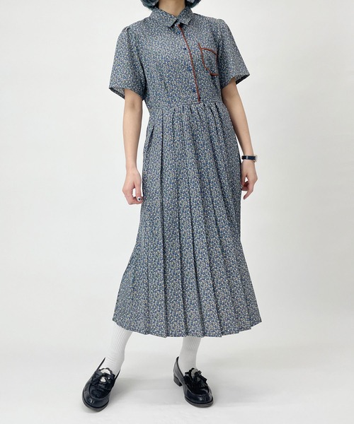 179/WG(イチナナキュウダブルジー)の「小花柄ロングプリーツワンピース(ワンピース・レディース・ブラック/ブルー/オフホワイト・MEDIUM)」の16枚目の写真