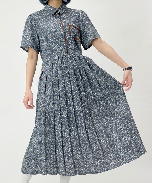 179/WG(イチナナキュウダブルジー)の「小花柄ロングプリーツワンピース(ワンピース・レディース・ブラック/ブルー/オフホワイト・MEDIUM)」の17枚目の写真