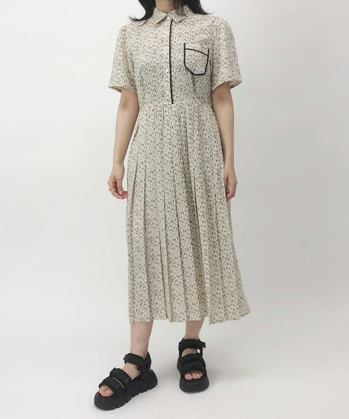 179/WG(イチナナキュウダブルジー)の「小花柄ロングプリーツワンピース(ワンピース・レディース・ブラック/ブルー/オフホワイト・MEDIUM)」の22枚目の写真