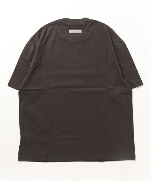 FOG ESSENTIALS（エフオージーエッセンシャルズ）の「FOG ESSENTIALS 1977LOGO  T-SHIRT エッセンシャルズ 1977ロゴ Tシャツ（Tシャツ/カットソー・メンズ・グレー系その他2/ブラック系その他/グレー系その他・L/XXL/XL/M/S）」の4枚目の写真