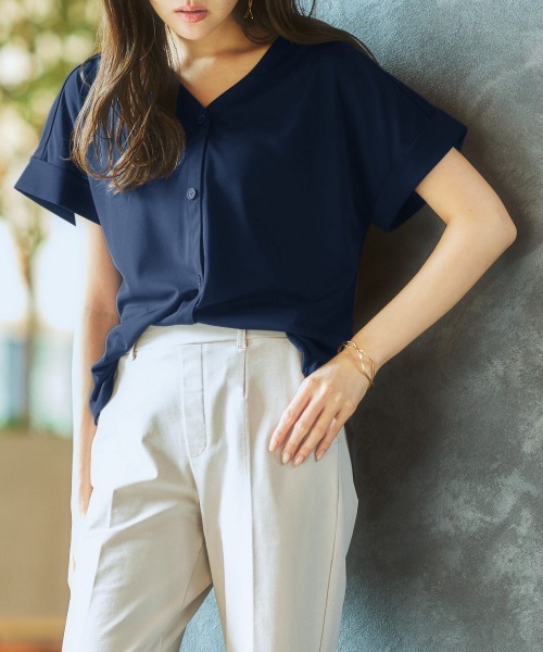 7days Life Styling(セブンデイズライフスタイリング)の「【ひんやり接触冷感】Vネックカットソートップス(Tシャツ/カットソー・レディース・ブラック/ライトグレー/オフホワイト/ネイビー・L/S/M/LL)」の4枚目の写真