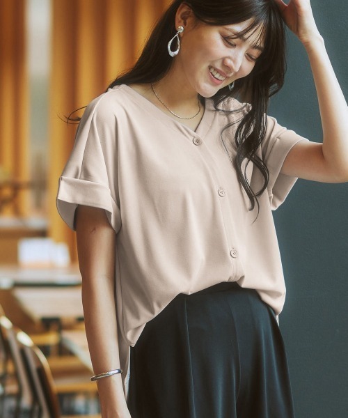 7days Life Styling(セブンデイズライフスタイリング)の「【ひんやり接触冷感】Vネックカットソートップス(Tシャツ/カットソー・レディース・ブラック/ライトグレー/オフホワイト/ネイビー・L/S/M/LL)」の3枚目の写真