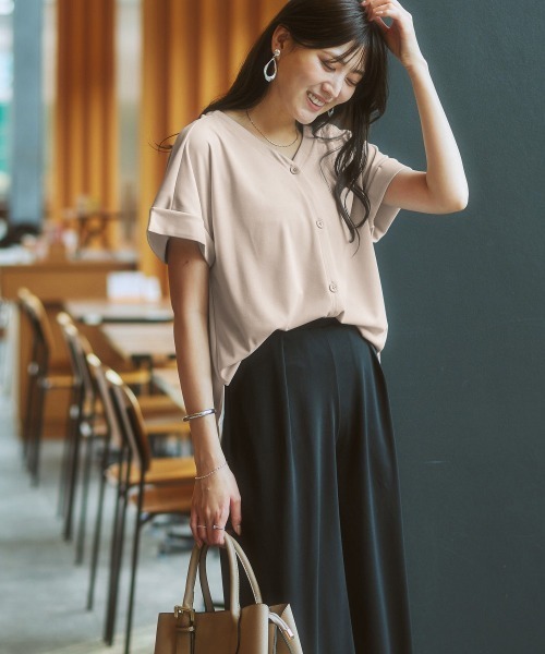 7days Life Styling(セブンデイズライフスタイリング)の「【ひんやり接触冷感】Vネックカットソートップス(Tシャツ/カットソー・レディース・ブラック/ライトグレー/オフホワイト/ネイビー・L/S/M/LL)」の6枚目の写真