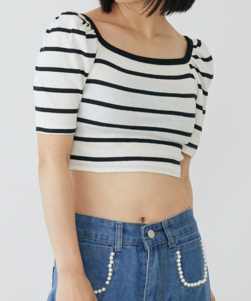 mebole(メボレ)の「パフスリーブクロップド丈ボーダートップス(Tシャツ/カットソー・レディース・ブラック/ホワイト・FREE)」の1枚目の写真