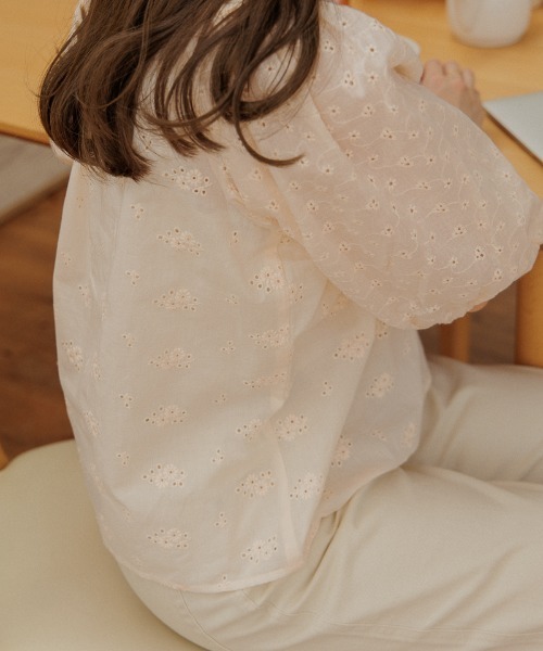 flower（フラワー）の「エンブロイダリーパフトップ（シャツ/ブラウス・レディース・ホワイト/オレンジ・FREE）」の11枚目の写真