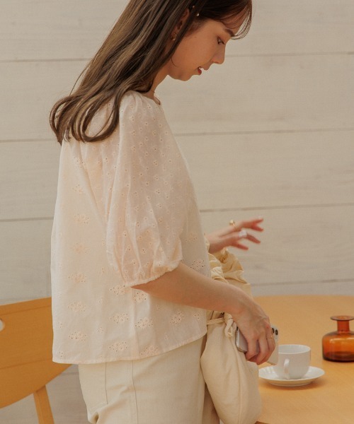 flower（フラワー）の「エンブロイダリーパフトップ（シャツ/ブラウス・レディース・ホワイト/オレンジ・FREE）」の15枚目の写真