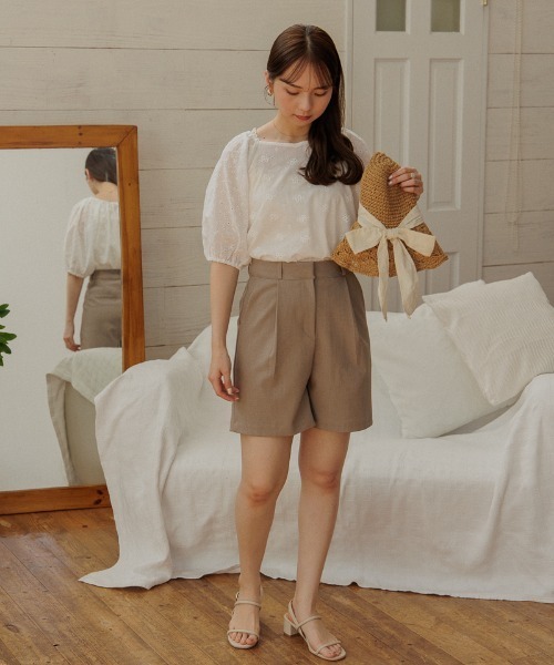 flower（フラワー）の「エンブロイダリーパフトップ（シャツ