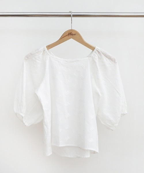 flower（フラワー）の「エンブロイダリーパフトップ（シャツ/ブラウス・レディース・ホワイト/オレンジ・FREE）」の22枚目の写真