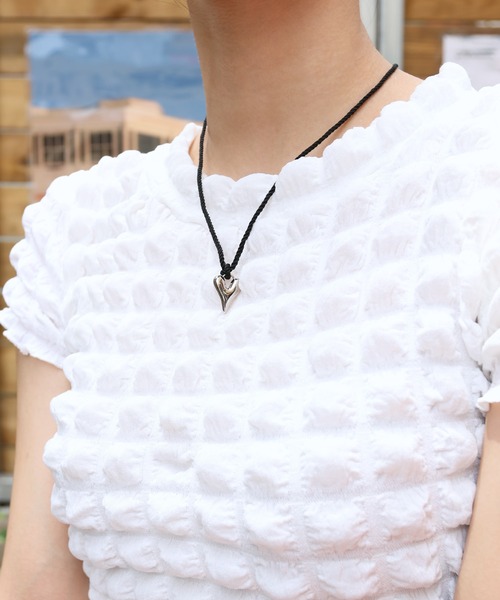 FOLLOWIN（フォロウィン）の「ミニハートペンダントチョーカーネックレス（ネックレス・レディース・シルバー/ゴールド・ONE SIZE）」の11枚目の写真