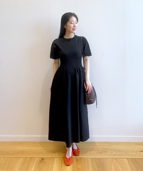 OPAQUE.CLIP（オペークドットクリップ）の「◆カラーブロッキングニットワンピース【洗濯機洗い可/イージーケア】（ワンピース・レディース・ブラック/ベージュ系その他2/グリーン系その他5/チャコール・36/38）」の11枚目の写真