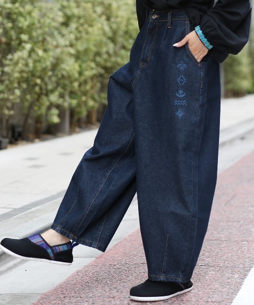 チチカカ（チチカカ）の「エンブロイダリーデニムパンツ【大きい