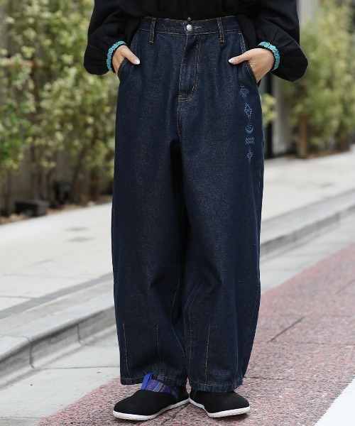 チチカカ（チチカカ）の「ツイル＆デニム刺繍サーカスパンツ（デニムパンツ・レディース・インディゴブルー/アイボリー/カーキ・FREE）」の7枚目の写真
