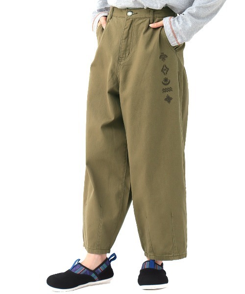 チチカカ（チチカカ）の「ツイル＆デニム刺繍サーカスパンツ（デニムパンツ・レディース・インディゴブルー/アイボリー/カーキ・FREE）」の9枚目の写真