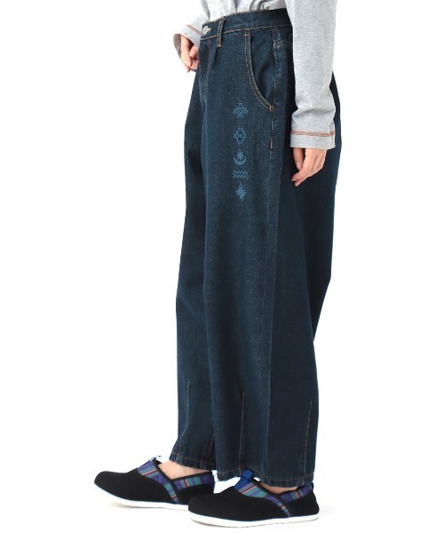 チチカカ（チチカカ）の「ツイル＆デニム刺繍サーカスパンツ（デニムパンツ・レディース・インディゴブルー/アイボリー/カーキ・FREE）」の11枚目の写真