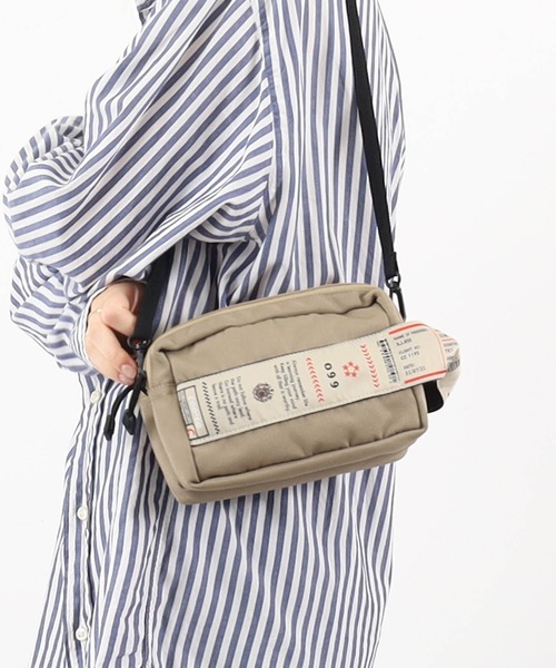 COOCO(クーコ)の「オリジナル柄テープ2層ポーチ2WAYショルダー(ショルダーバッグ・レディース・ブラック/ブルー/ベージュ/カーキ/レオパード・9)」の3枚目の写真