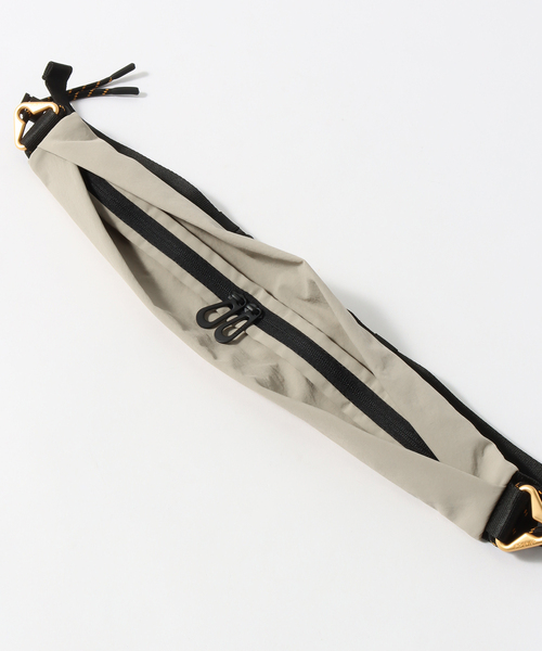 Cote&Ciel（コートエシエル）の「COTE＆CIEL Adda / 29053（ボディバッグ/ウエストポーチ・メンズ・ベージュ・FREE）」の6枚目の写真