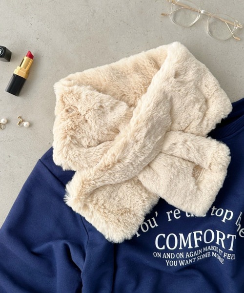 THE NORTH FACE（ザノースフェイス）の「国内未発売 THE NORTH FACE(ザ・ノースフェイス)/ブランドロゴワンポイント ショート ファーマフラー/FUR MUFFLER（マフラー・レディース・ブラック/キャメル/ベージュ/ライトグレー・FREE）」の3枚目の写真