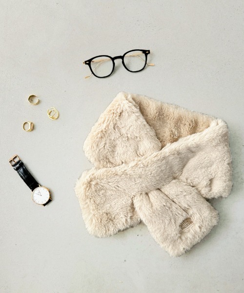 THE NORTH FACE（ザノースフェイス）の「国内未発売 THE NORTH FACE(ザ・ノースフェイス)/ブランドロゴワンポイント ショート ファーマフラー/FUR MUFFLER（マフラー・レディース・ブラック/キャメル/ベージュ/ライトグレー・FREE）」の11枚目の写真