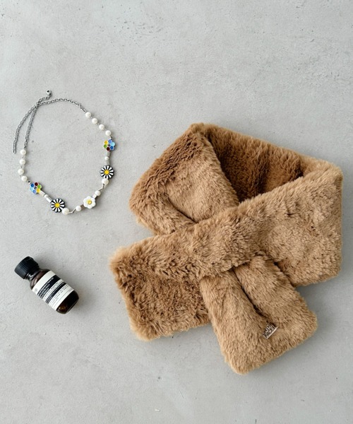 THE NORTH FACE（ザノースフェイス）の「国内未発売 THE NORTH FACE(ザ・ノースフェイス)/ブランドロゴワンポイント ショート ファーマフラー/FUR MUFFLER（マフラー・レディース・ブラック/キャメル/ベージュ/ライトグレー・FREE）」の21枚目の写真