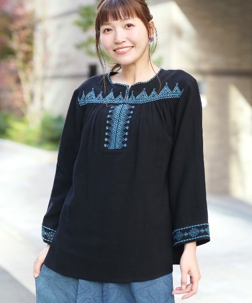 チチカカ(チチカカ)の「ティピ刺繍ブラウス(シャツ/ブラウス・レディース・オレンジ/アイボリー/ブラック・FREE)」の7枚目の写真