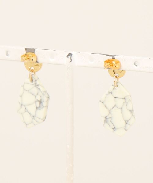 tone(トーン)の「【Amiche】大理石柄ピアス(MA)(ピアス(両耳用)・レディース・ゴールド・FREE)」の3枚目の写真