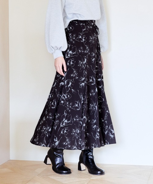 mysty woman（ミスティウーマン）の「フラワープリントフレアスカート 996666（スカート・レディース・アイボリー/ブラック/ピンクベージュ・FREE）」の3枚目の写真