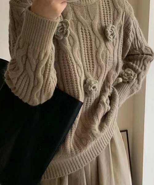 Primazel（プリマゼル）の「フラワーニットコサージュセーター（ニット/セーター・レディース・アイボリー/モカ・M）」の2枚目の写真