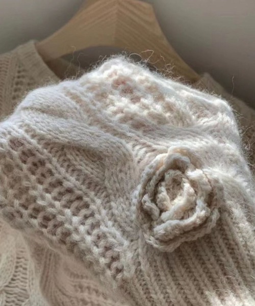 Primazel（プリマゼル）の「フラワーニットコサージュセーター（ニット/セーター・レディース・アイボリー/モカ・M）」の5枚目の写真