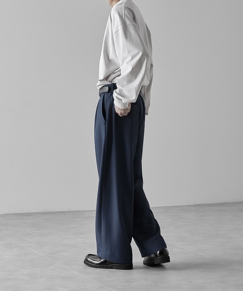 RUUBON（ルーボン）の「【RUUBON】drape 2tuck wide slacks / ドレープ 2タック ワイドスラックス (セットアップ対応)（スラックス・メンズ・ネイビー/ナチュラル・L/S/M）」の9枚目の写真