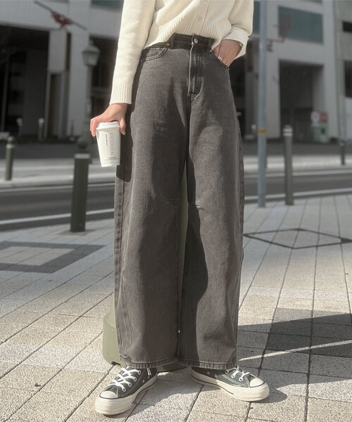 KOBE LETTUCE(コウベレタス)の「カーブラインコクーンデニム(デニムパンツ・レディース・ブルー/インディゴブルー/ブラック・M)」の2枚目の写真