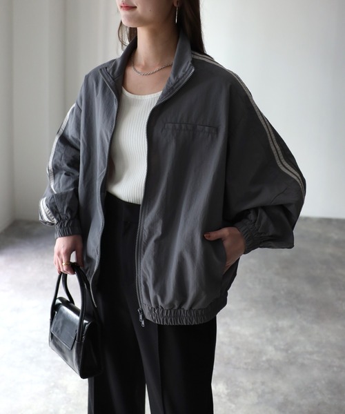 Riberry（リベリー）の「配色ダブルジップナイロントラックジャケット（ブルゾン・レディース・アイボリー/ブラック/グレイッシュベージュ/チャコールグレー/ベージュ・FREE）」の15枚目の写真