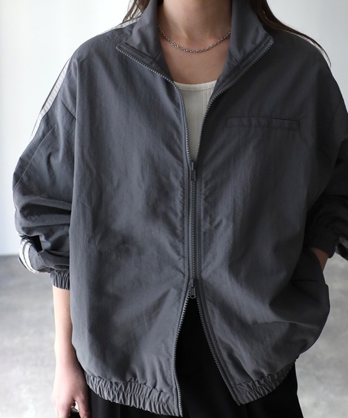 Riberry（リベリー）の「配色ダブルジップナイロントラックジャケット（ブルゾン・レディース・アイボリー/ブラック/グレイッシュベージュ/チャコールグレー/ベージュ・FREE）」の11枚目の写真