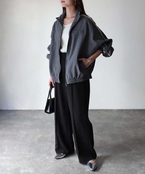 Riberry（リベリー）の「配色ダブルジップナイロントラックジャケット（ブルゾン・レディース・アイボリー/ブラック/グレイッシュベージュ/チャコールグレー/ベージュ・FREE）」の16枚目の写真