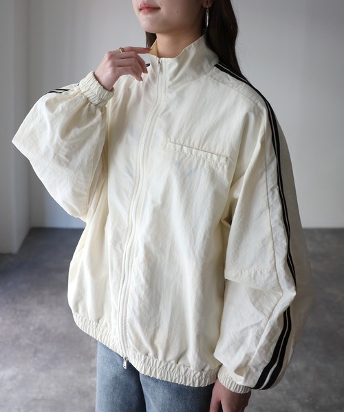 Riberry（リベリー）の「配色ダブルジップナイロントラックジャケット（ブルゾン・レディース・アイボリー/ブラック/グレイッシュベージュ/チャコールグレー/ベージュ・FREE）」の20枚目の写真