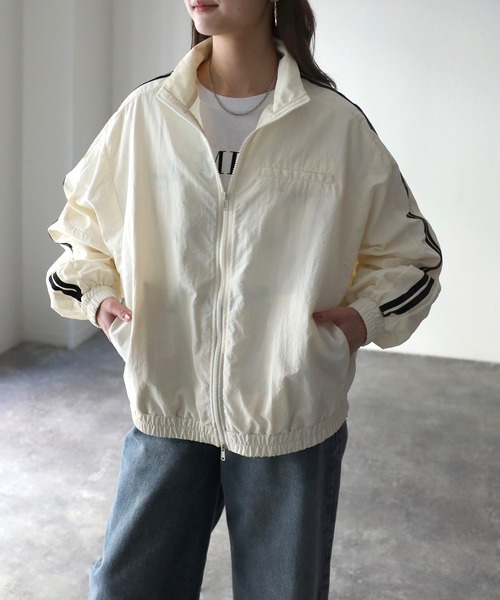 Riberry（リベリー）の「配色ダブルジップナイロントラックジャケット（ブルゾン・レディース・アイボリー/ブラック/グレイッシュベージュ/チャコールグレー/ベージュ・FREE）」の10枚目の写真
