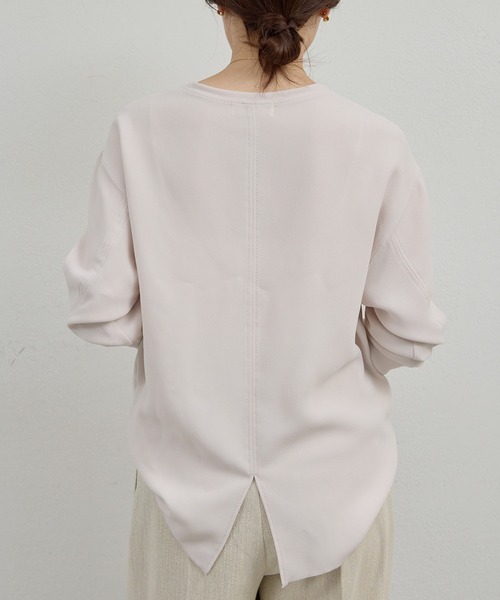 ジャケットやカーデのインナーに！】バックスリットブラウスT（シャツ