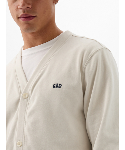 GAP（ギャップ）の「ヴィンテージソフト GAPロゴ カーディガン(ユニセックス)（カーディガン/ボレロ・メンズ・ベージュ/ネイビー/ライトグレー・S/M/L/XL/XS）」の4枚目の写真