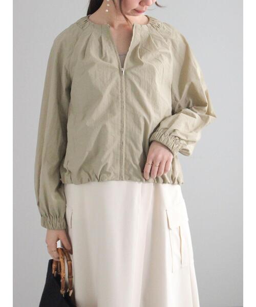 Te chichi（テチチ）の「ノーカラータックギャザーブルゾン（ブルゾン・レディース・グレー/カーキ/ブラック・F）」の6枚目の写真