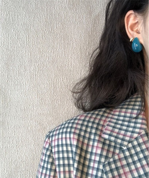 lit.Cy(リットシー)の「カラーマーブルドロップピアス ボリューム(ピアス(両耳用)・レディース・ブルー/オフホワイト/ブラック/ブラウン/グリーン/レッド/クリア/ベージュ・FREE)」の6枚目の写真