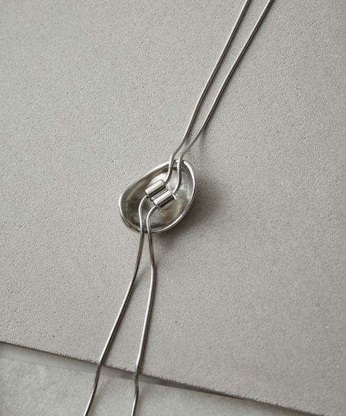 JUNRED(ジュンレッド)の「j.n.r.d / オーバルループタイ(ネックレス・メンズ・ブラック/シルバー・FREE)」の6枚目の写真