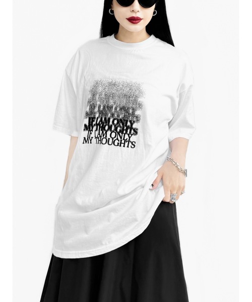 LVEU.(ラブユ.)の「【LVEU.】グラデーションロゴプリントTシャツ(Ai select) / トップス カットソー Tシャツ プリント プリントT 半袖 オーバー ブラック ホワイト(Tシャツ/カットソー・レディース・ホワイト/ブラック・FREE)」の2枚目の写真