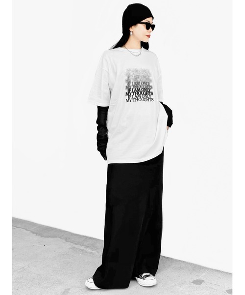 LVEU.(ラブユ.)の「【LVEU.】グラデーションロゴプリントTシャツ(Ai select) / トップス カットソー Tシャツ プリント プリントT 半袖 オーバー ブラック ホワイト(Tシャツ/カットソー・レディース・ホワイト/ブラック・FREE)」の4枚目の写真