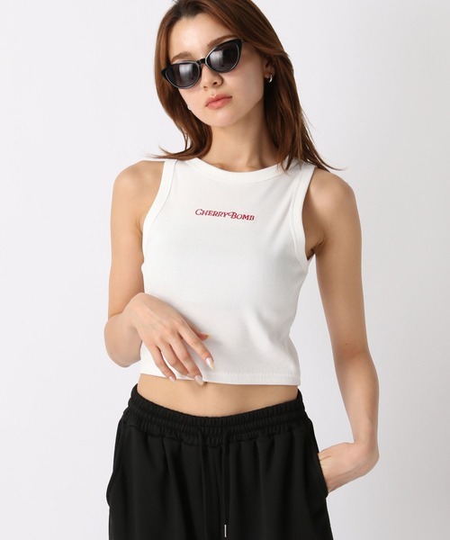 FOREVER 21（フォーエバー トゥエンティーワン）の「【2024SS】CHERRYBOMBロゴタンク（タンクトップ・レディース・ネイビー/ピンク/オフホワイト・SMALL/MEDIUM）」の2枚目の写真